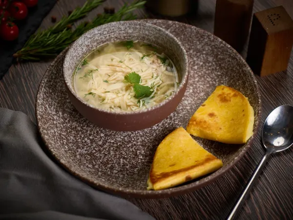 Суп лапша с курицей