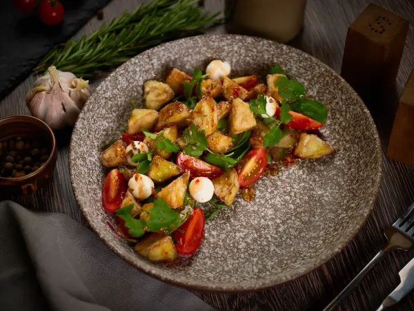 Салат с хрустящими баклажанами