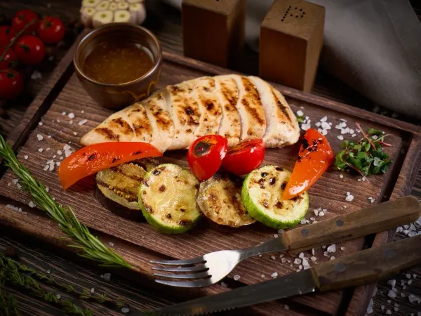 Куриная грудка с овощами