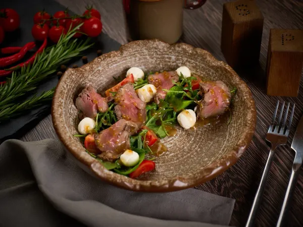 Салат с ростбифом